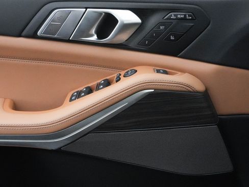 Certified 2026 BMW X7 xDrive40i w/ M Sport Package image 14