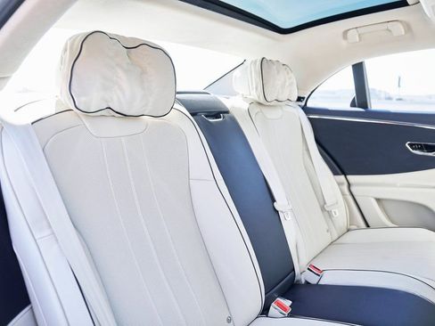 Used 2024 Bentley Flying Spur V8 AWD/4WD image 40
