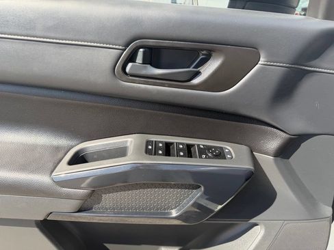 Used 2024 Nissan Pathfinder S FWD image 18