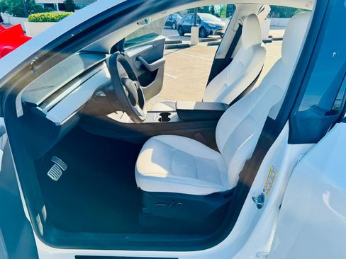 Used 2023 Tesla Model Y Performance AWD/4WD image 17