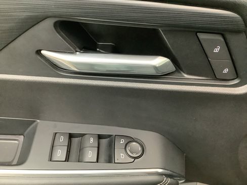 Used 2025 GMC Acadia Elevation image 13