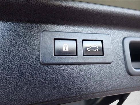 Used 2019 Subaru Forester Premium AWD/4WD image 9