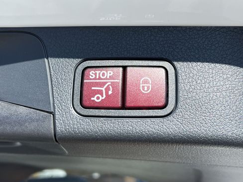 Used 2026 Mercedes-Benz GLB 250 4MATIC image 25