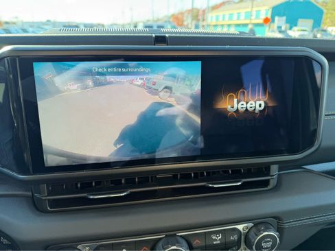 Used 2024 Jeep Wrangler Sahara image 18