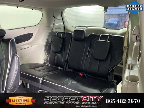 Used 2024 Chrysler Pacifica Limited image 28