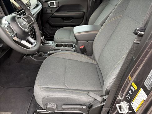 Used 2025 Jeep Wrangler Unlimited Sahara AWD/4WD image 8