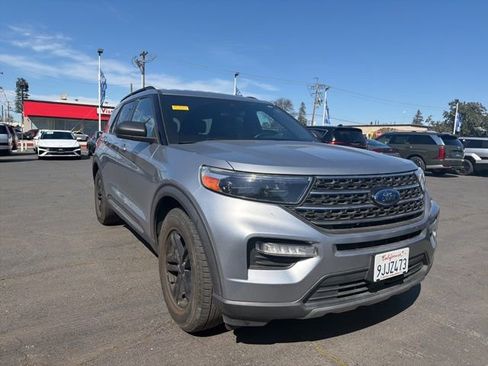 Used 2020 Ford Explorer XLT w/ Equipment Group 202A image 3