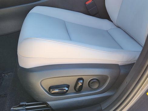 Certified 2025 Lexus UX 300h FWD image 28