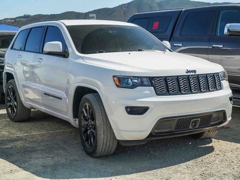 Certified 2021 Jeep Grand Cherokee Laredo X RWD image 3