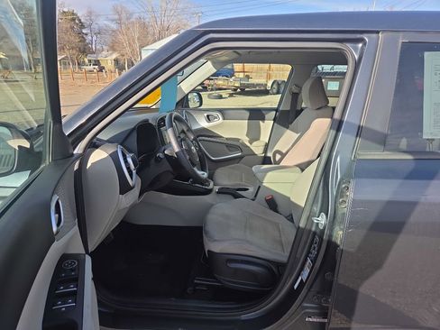 Used 2020 Kia Soul LX image 10