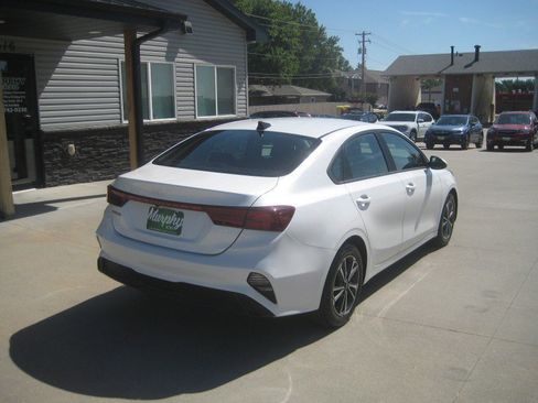 Used 2023 Kia Forte LXS w/ LXS Technology Package FWD image 7