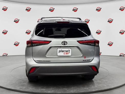 Used 2021 Toyota Highlander XLE AWD/4WD image 4