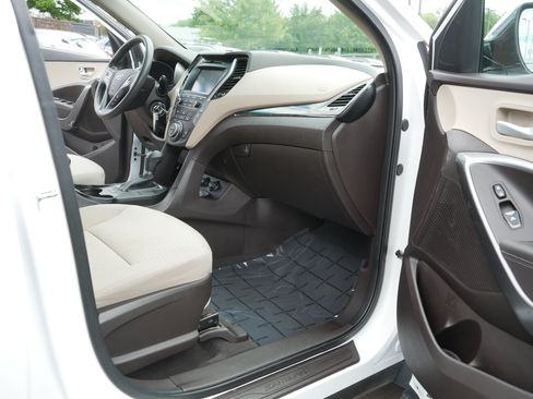 Used 2017 Hyundai Santa Fe Sport FWD image 19