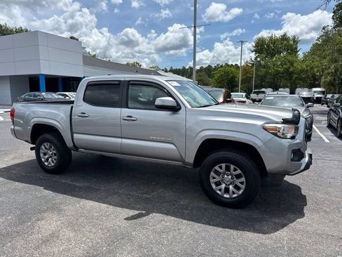 Used 2018 Toyota Tacoma SR5 RWD image 3