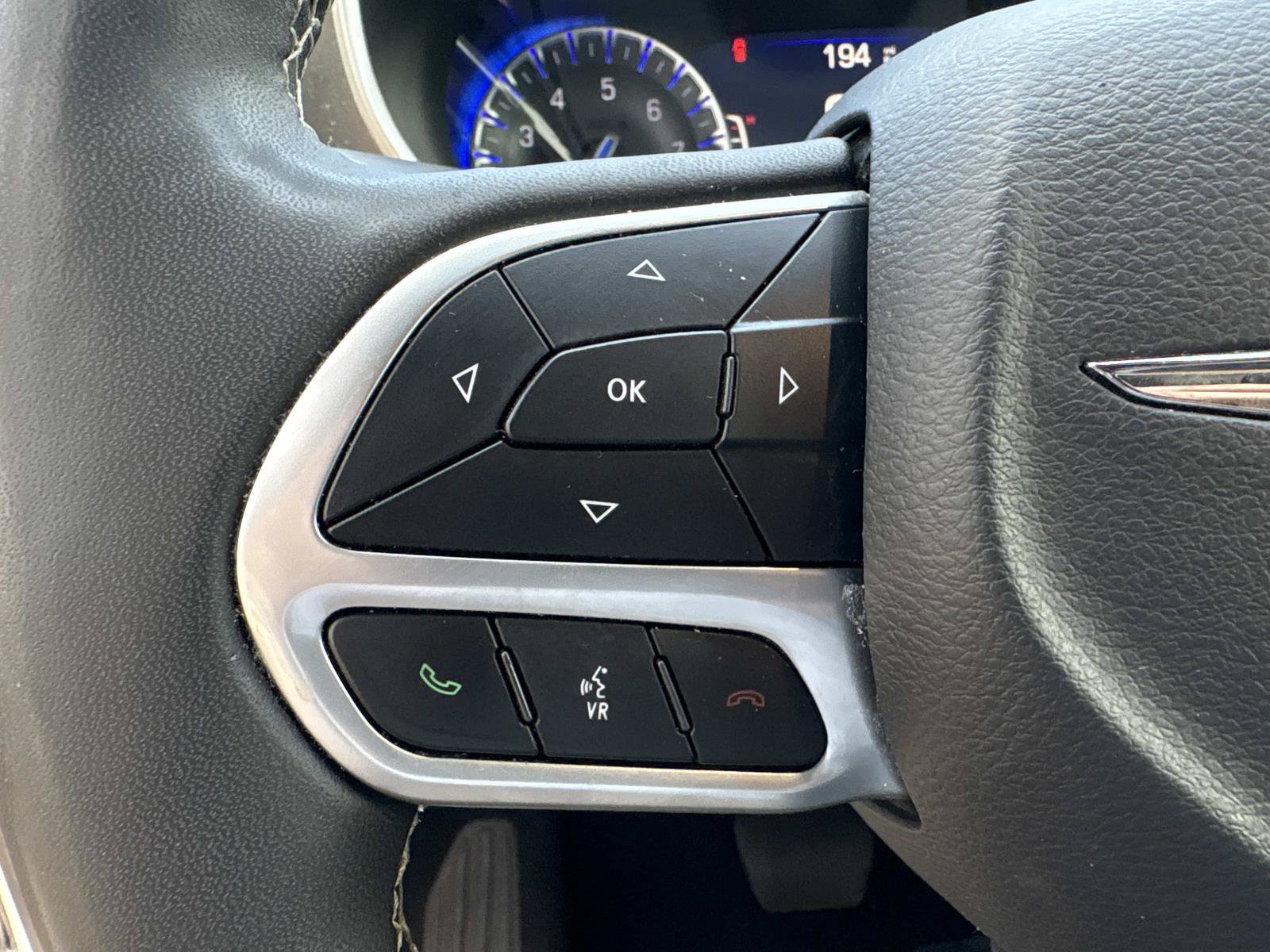 Certified 2025 Chrysler Pacifica Select FWD image 33