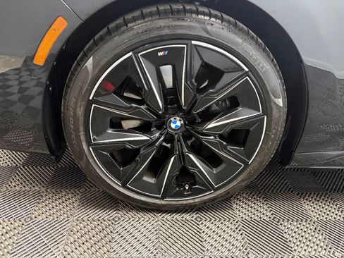 Used 2025 BMW 740i w/ Premium Package image 17