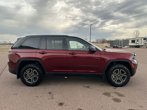 Used 2022 Jeep Grand Cherokee Trailhawk w/ Luxury Tech Group III image 35