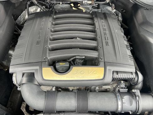 Used 2018 Porsche Cayenne Platinum Edition image 19