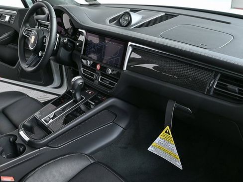 New 2026 Porsche Macan GTS image 30