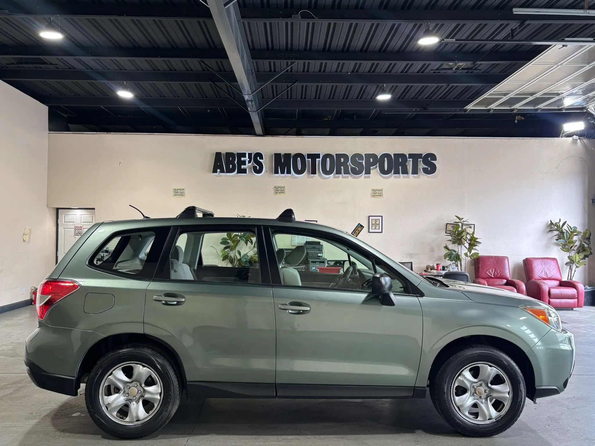 Used 2014 Subaru Forester 2.5i AWD/4WD image 7