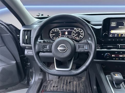 Used 2023 Nissan Pathfinder SL image 13