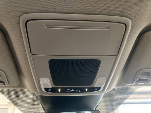 Used 2025 Honda Pilot EX-L image 18
