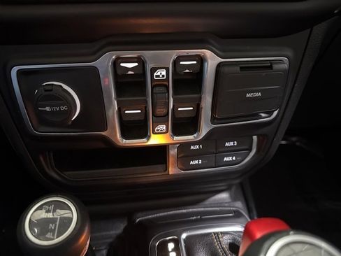 Used 2021 Jeep Gladiator Overland image 16