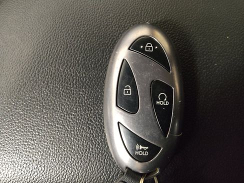 Used 2025 Hyundai Elantra SEL image 32