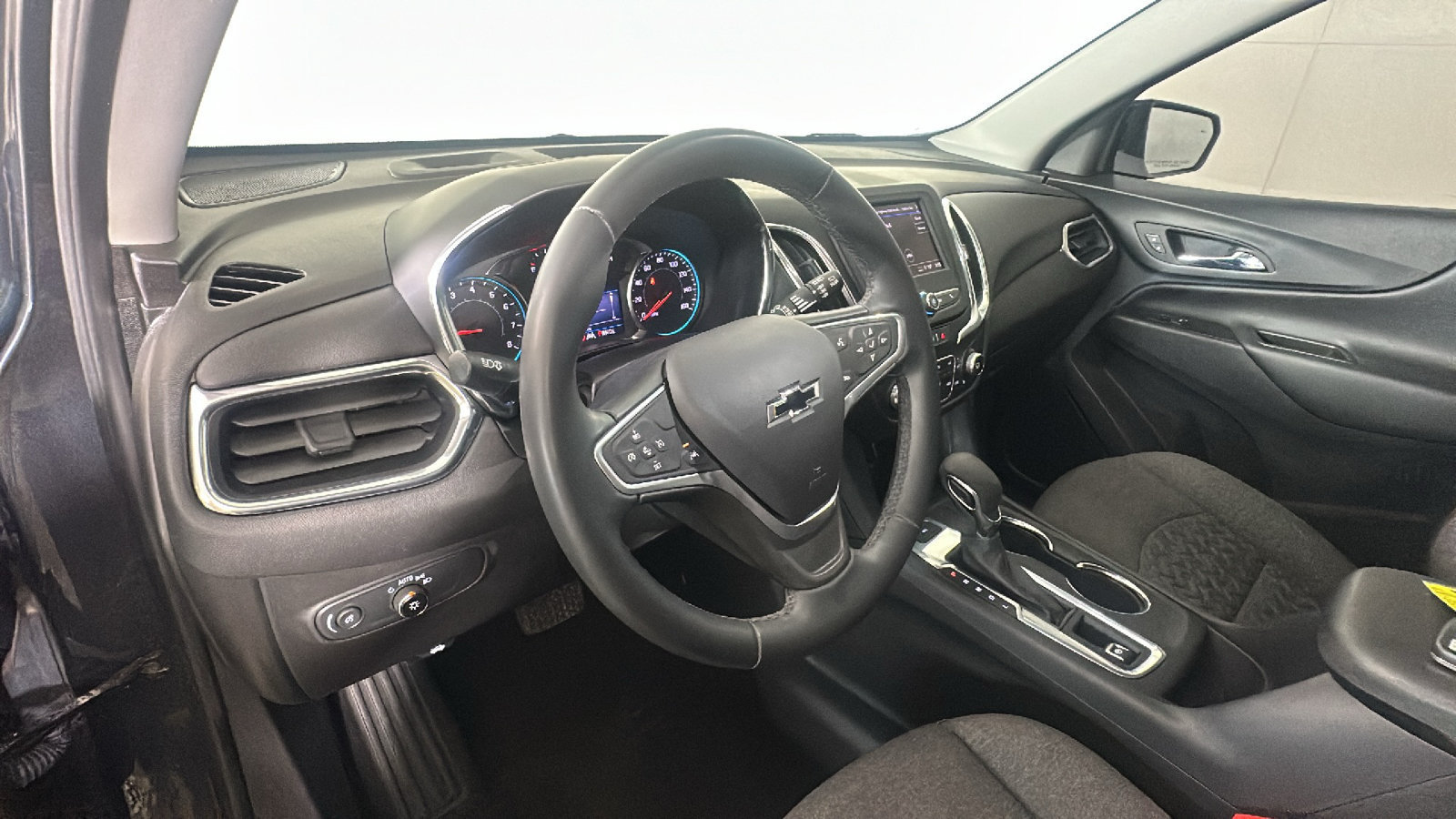 Used 2023 Chevrolet Equinox LT AWD/4WD image 16