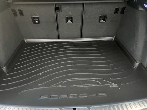 Used 2024 Porsche Macan S AWD/4WD image 30