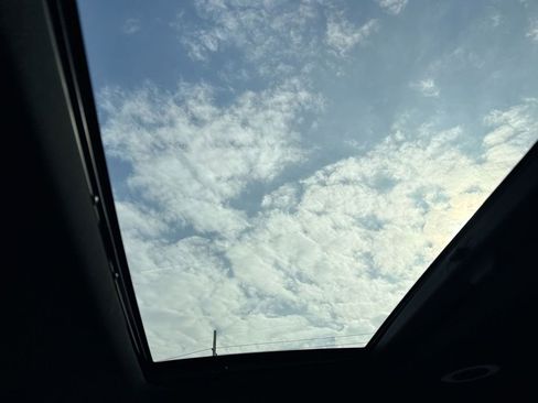 Certified 2023 Chevrolet Traverse LT w/ LT Premium Package image 21