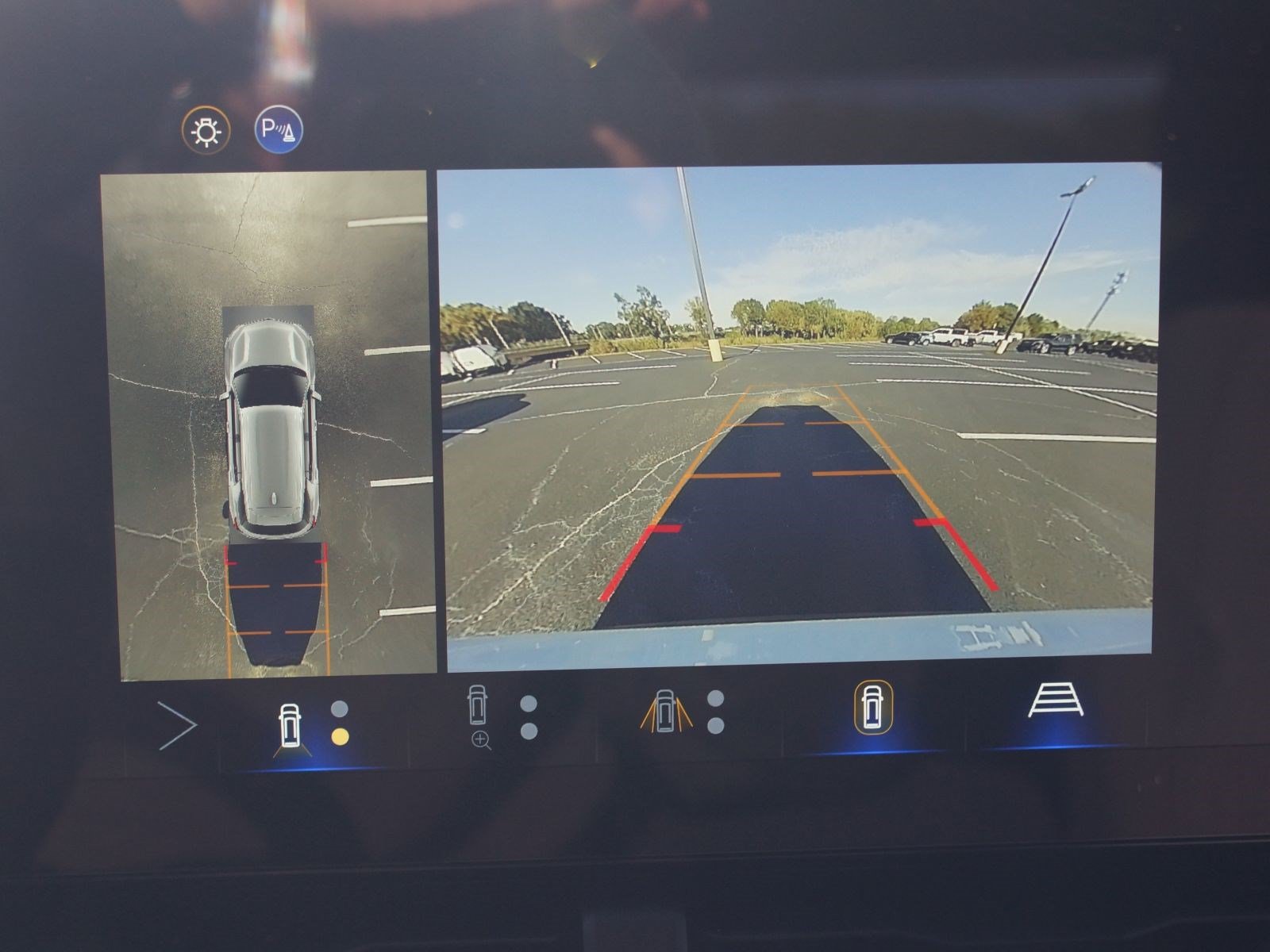 Used 2026 Chevrolet Equinox LT w/ Safety and Technology Package FWD image 6