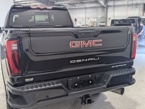Used 2024 GMC Sierra 3500 Denali w/ Denali Reserve Package image 4