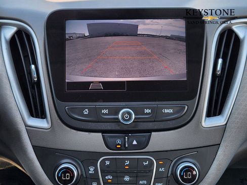 Used 2022 Chevrolet Malibu LT image 19