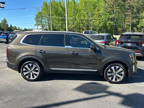 Certified 2022 Kia Telluride S image 2