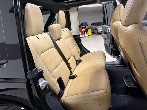 Used 2019 Jeep Wrangler Unlimited Sahara AWD/4WD image 39