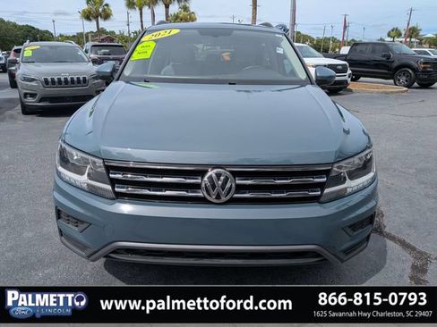 Used 2021 Volkswagen Tiguan SE w/ Panoramic Sunroof Package FWD image 9