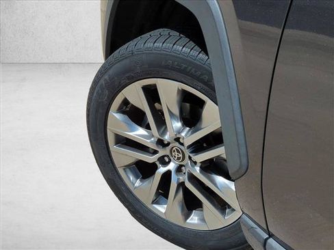 Used 2022 Toyota RAV4 XLE Premium FWD image 7