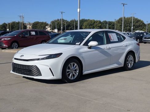 Used 2025 Toyota Camry SE FWD image 10
