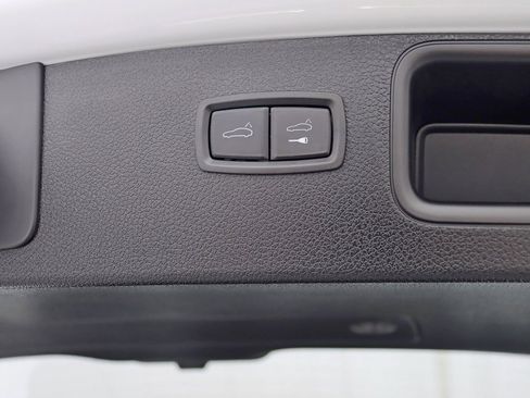 Used 2023 Porsche Macan Turbo image 37