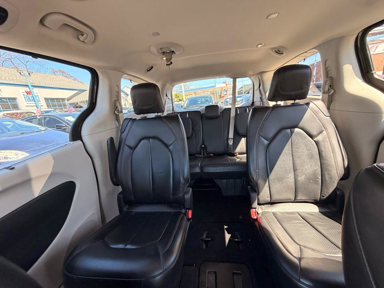 Used 2019 Chrysler Pacifica Touring-L FWD image 15