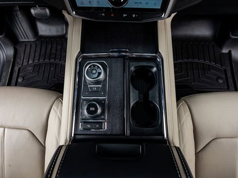 Used 2024 Ford Expedition Max Platinum image 28