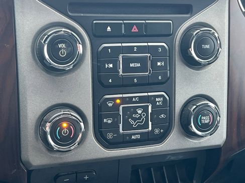 Used 2014 Ford F250 Lariat w/ Lariat Interior Package image 18