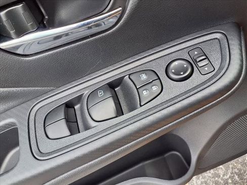 New 2025 Nissan Versa SV image 19