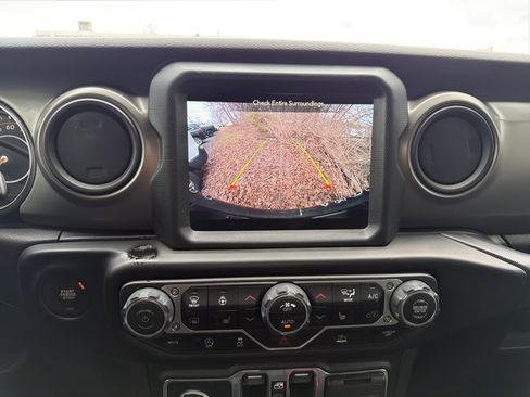Used 2023 Jeep Wrangler Unlimited Willys AWD/4WD image 28