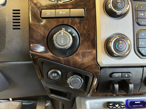 Used 2015 Ford F250 Platinum w/ FX4 Off-Road Package image 28