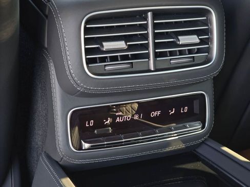 Used 2024 Mercedes-Benz Maybach GLS 600 4MATIC image 18
