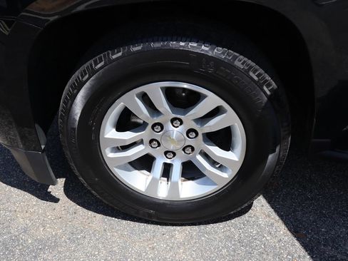 Used 2020 Chevrolet Suburban LT AWD/4WD image 37