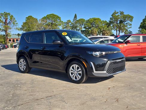 Certified 2024 Kia Soul LX image 2