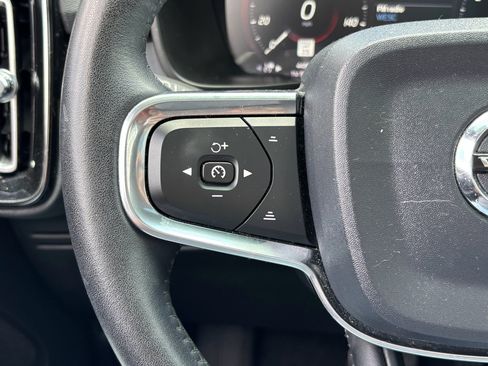 Used 2019 Volvo XC40 T5 Momentum AWD/4WD image 19